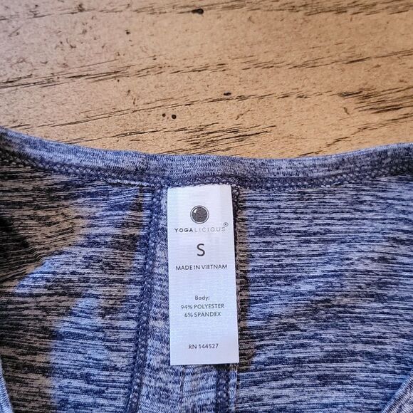 Yogalicious size S blue t shirt NWT open back 💙 - Picture 4 of 7
